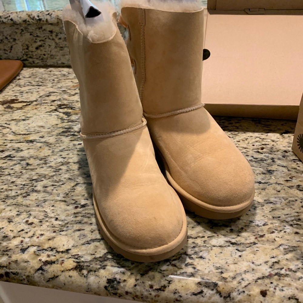 Authentic Ugg Bailey Bow II Water Resistant